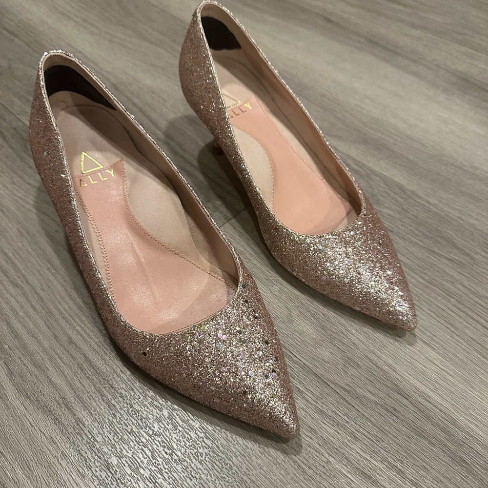 Ally shoes, kitten heels in rose gold.